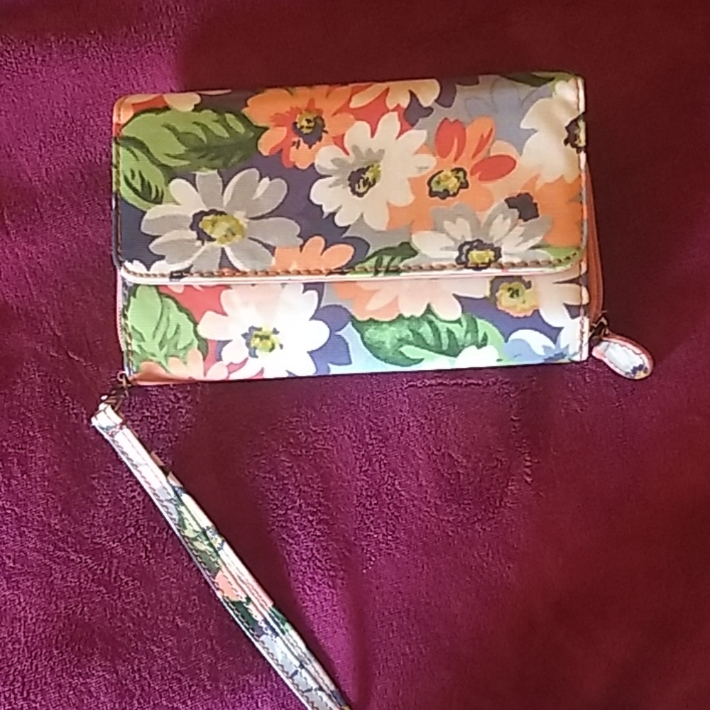 Multi compartment wristlet